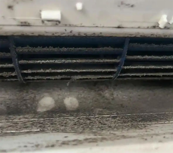 港北空调吹的风有股烧焦味是怎么回事